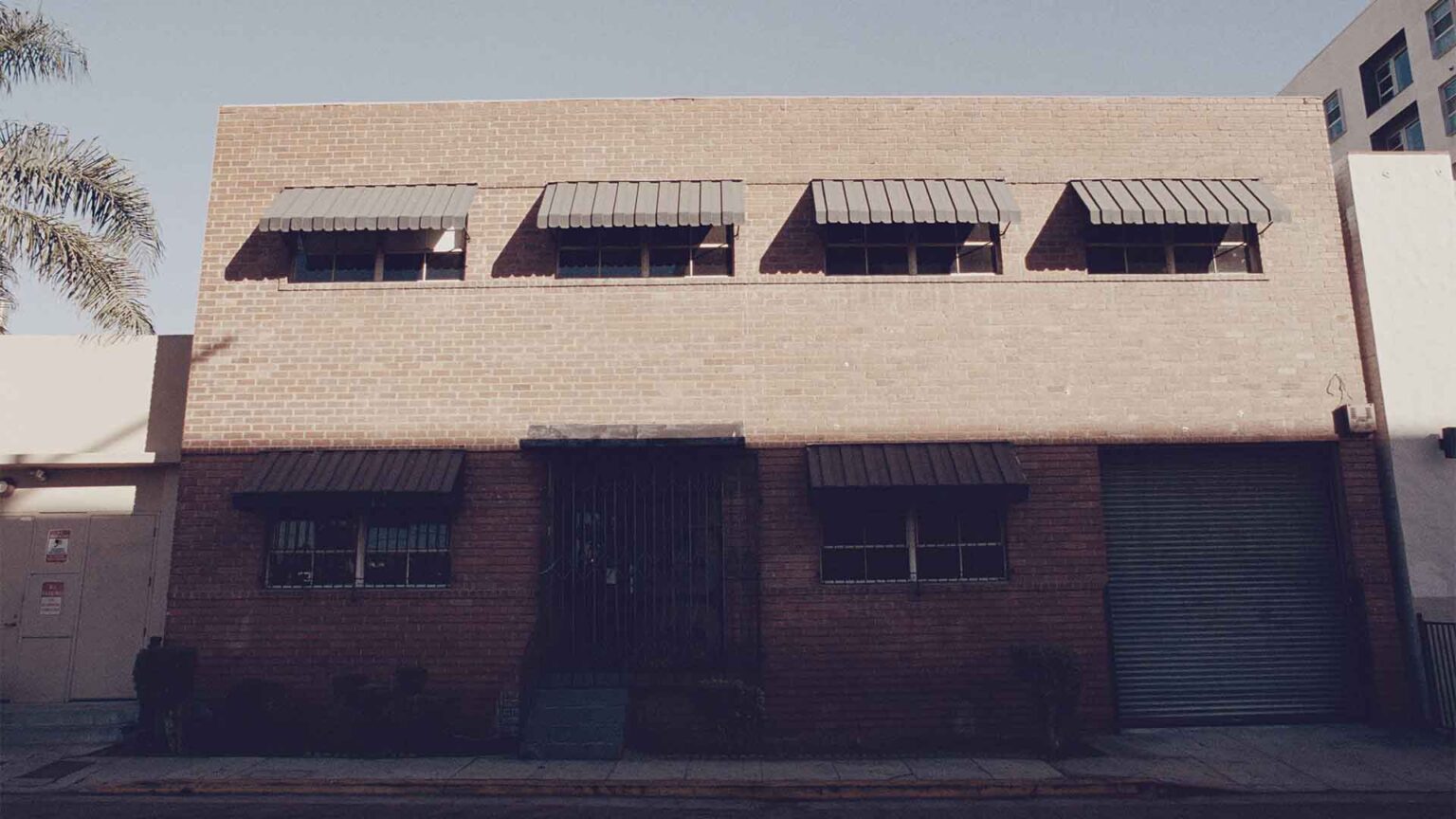 Simple entry. Blank canvas. A space to shape around your own pace.