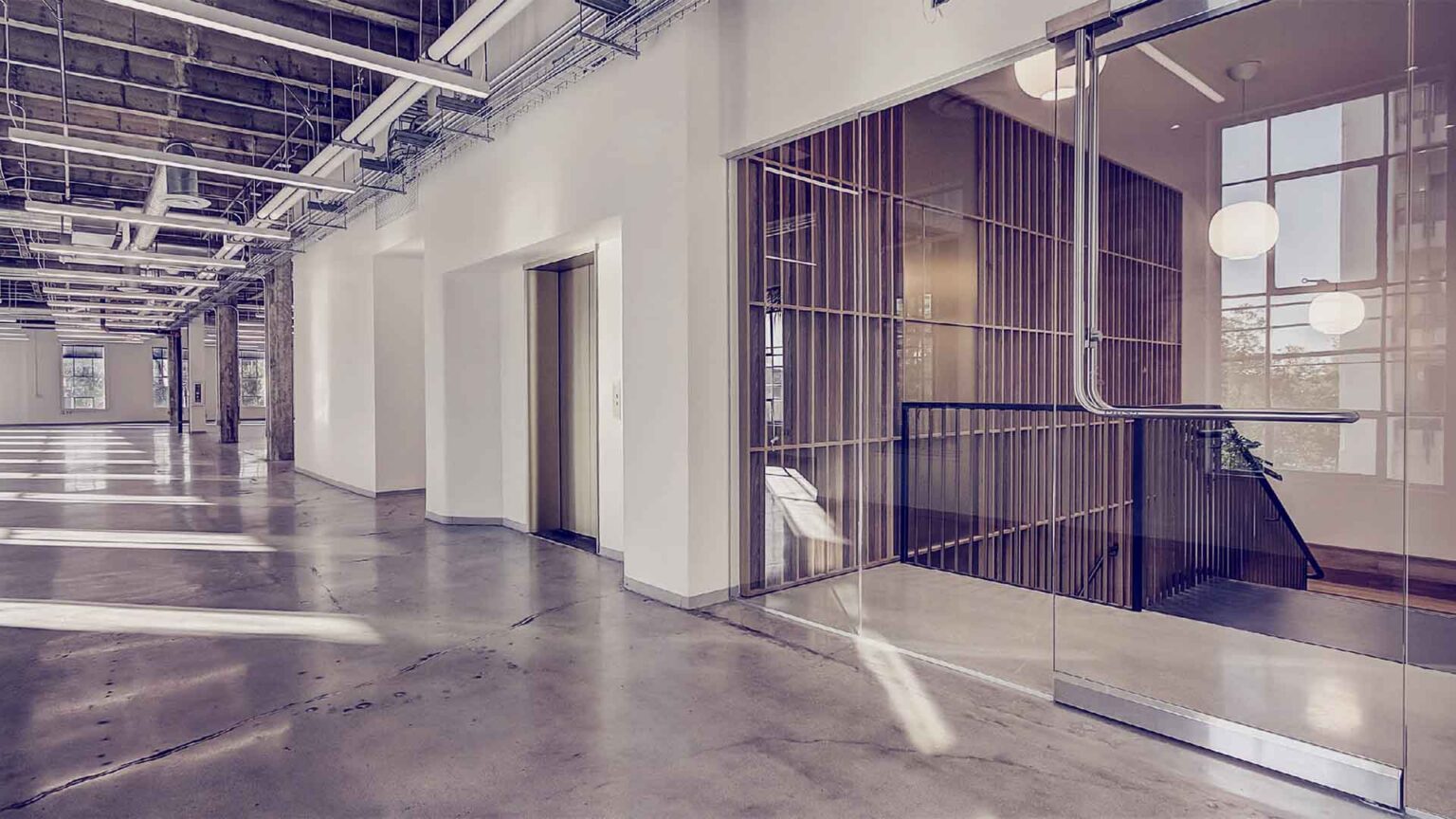 Light-filled floors built for focus, flow, and big ideas.